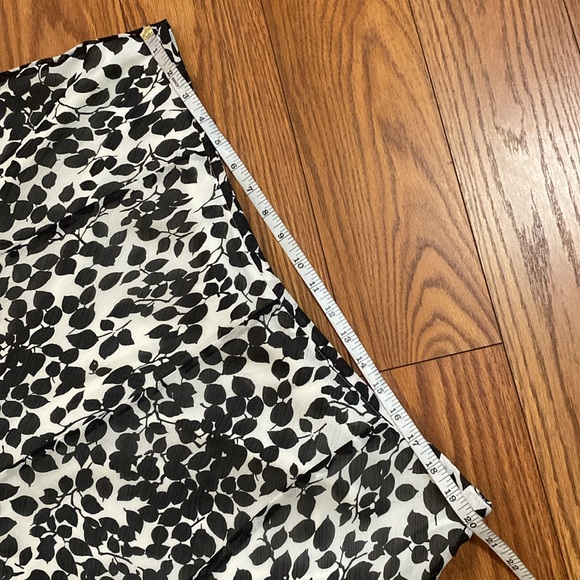Gegrge Me by Mark Eisen woman’s white / black leaf flare uneven hem skirt 20W - Picture 8 of 11